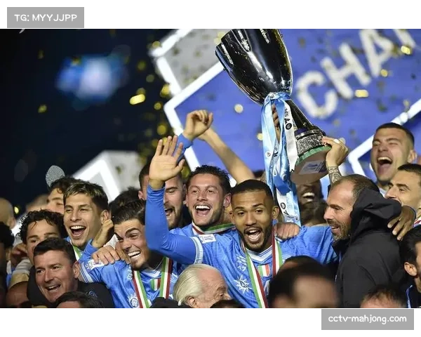 里程碑之夜:奥斯梅恩打入那不勒斯生涯百球,俱乐部为其举办简短仪式 里程碑之夜:奥斯梅恩打入那不勒斯生涯百球,俱乐部为其举办简短仪式